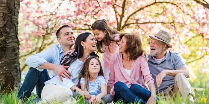 Spring-time-sitting-family