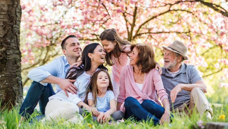 Spring-time-sitting-family